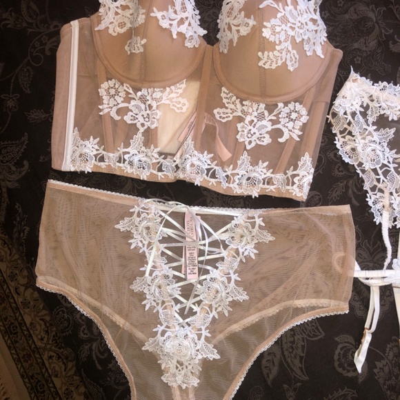 Victoria’s Secret Primrose Floral Appliqué Bridal Bustier Thong Garter Set NEW - Picture 2 of 14